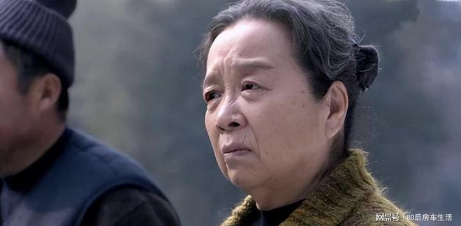 高调哭泣引发人们对李乃文的思考。麻将胡了试玩平台89岁朱媛媛母亲