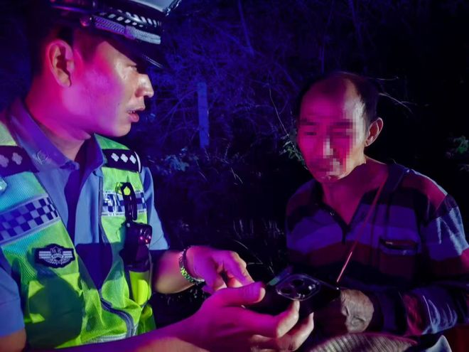 在应急车道徘徊上前一查看还是一名聋哑人！麻将胡了试玩平台渭南：交警巡逻时发现有人(图3)