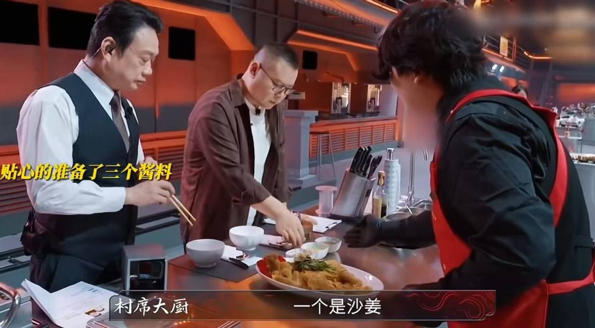 嫌弃”岳云鹏说鸡肉偏硬评论区已沦陷PG麻将胡了全红婵哥哥做白切鸡被“(图4)